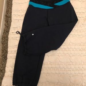 Capris Lululemon, blue and design.